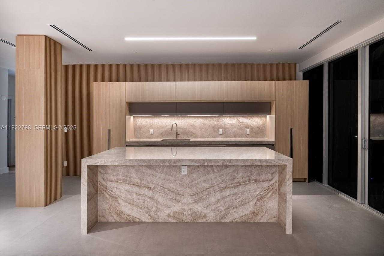 Small Image of 465 BRICKELL AVE #5701, Miami Number 4