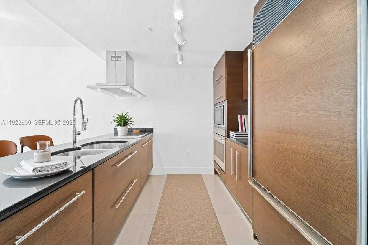 Small Image of 485 BRICKELL AVE #1907, Miami Number 5