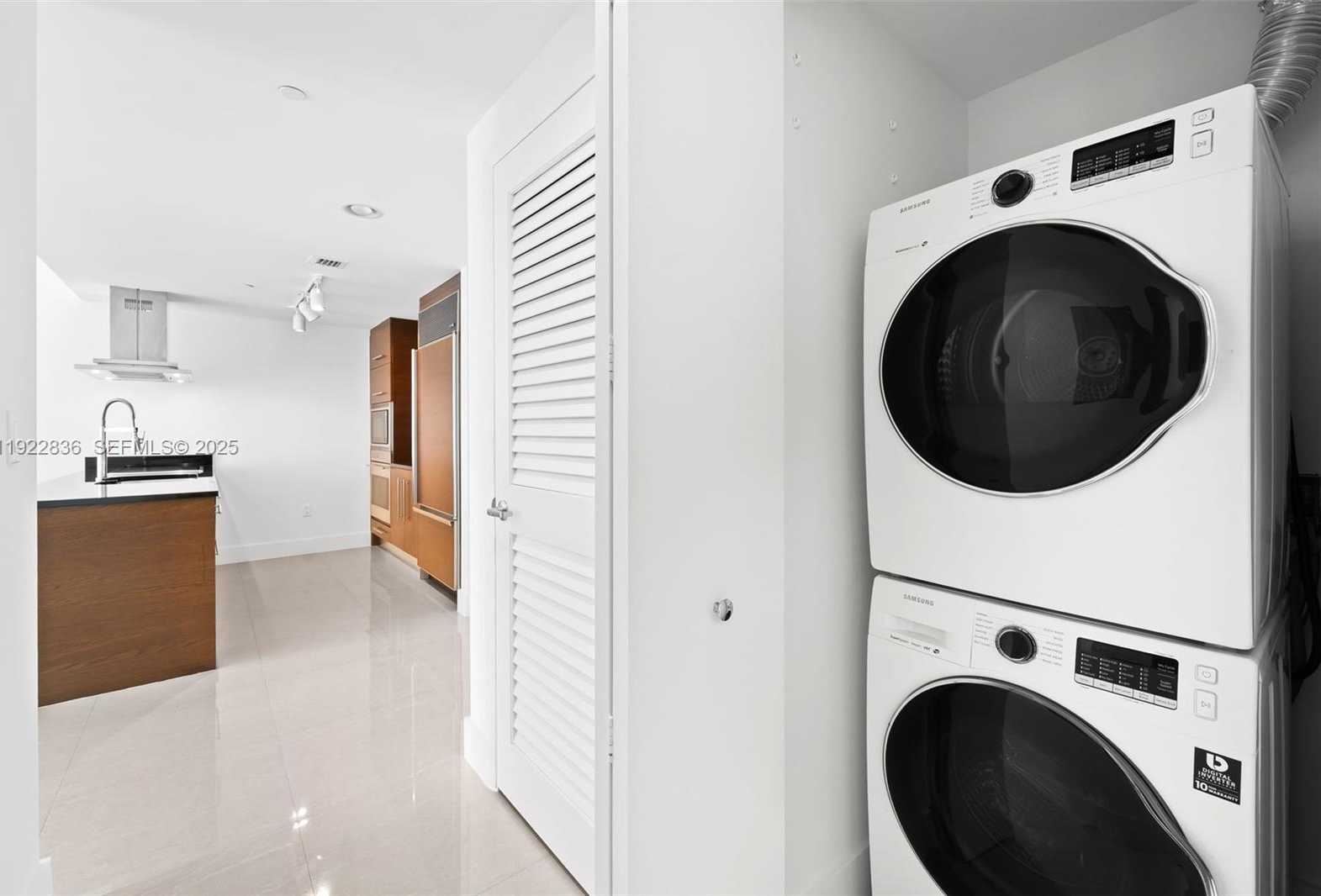 Small Image of 485 BRICKELL AVE #1907, Miami Number 6