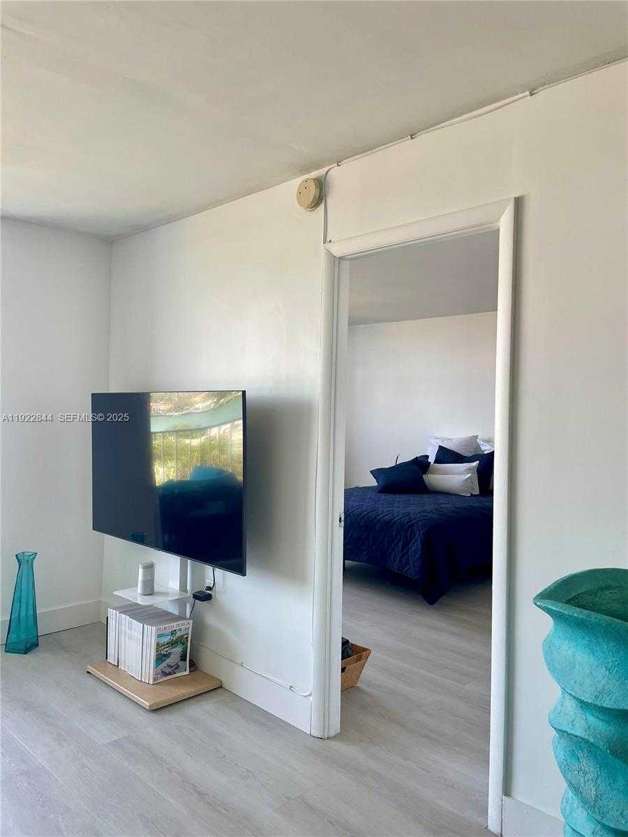 Small Image of 6900 BAY DR #7A, Miami Beach Number 10