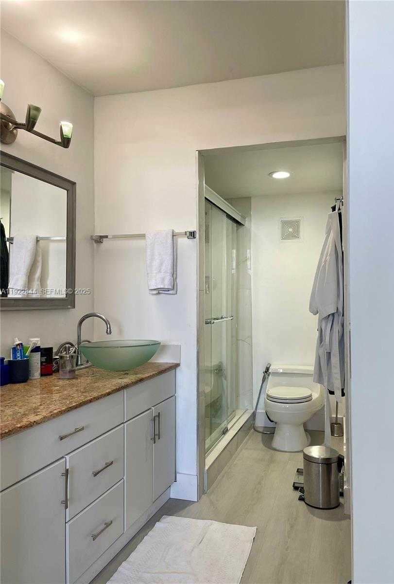 Small Image of 6900 BAY DR #7A, Miami Beach Number 12