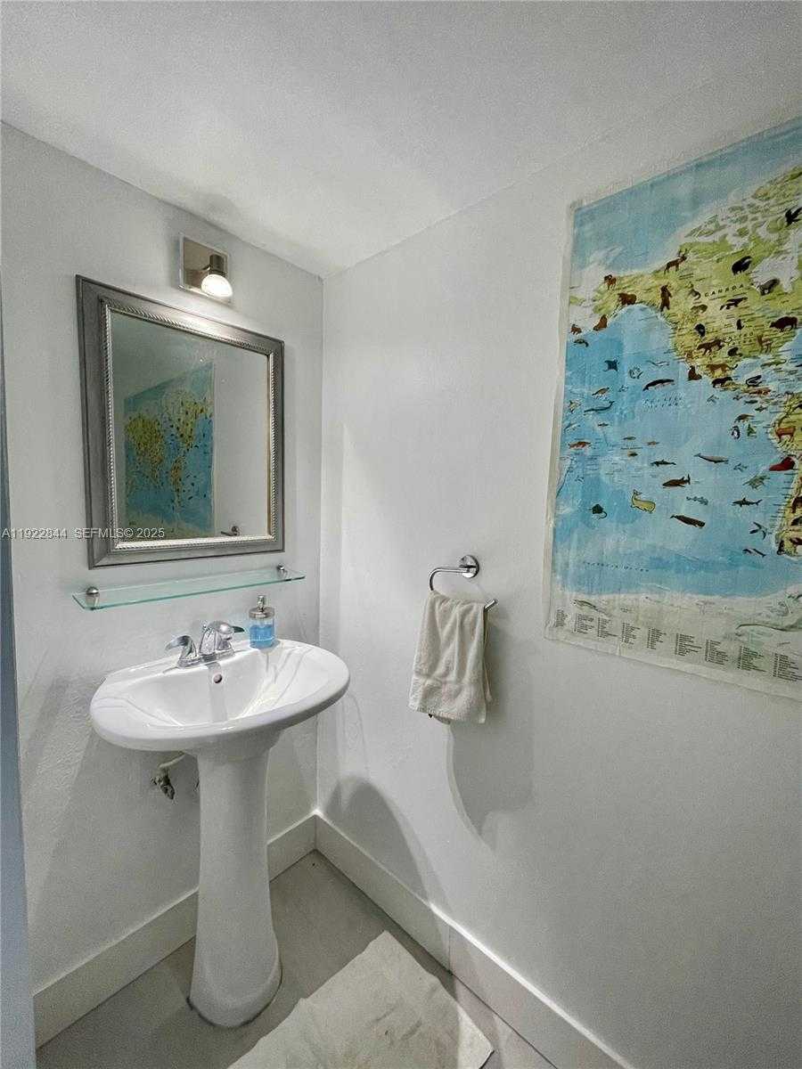 Small Image of 6900 BAY DR #7A, Miami Beach Number 18