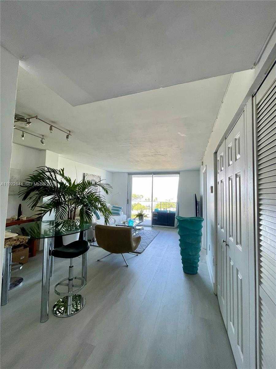 Small Image of 6900 BAY DR #7A, Miami Beach Number 3