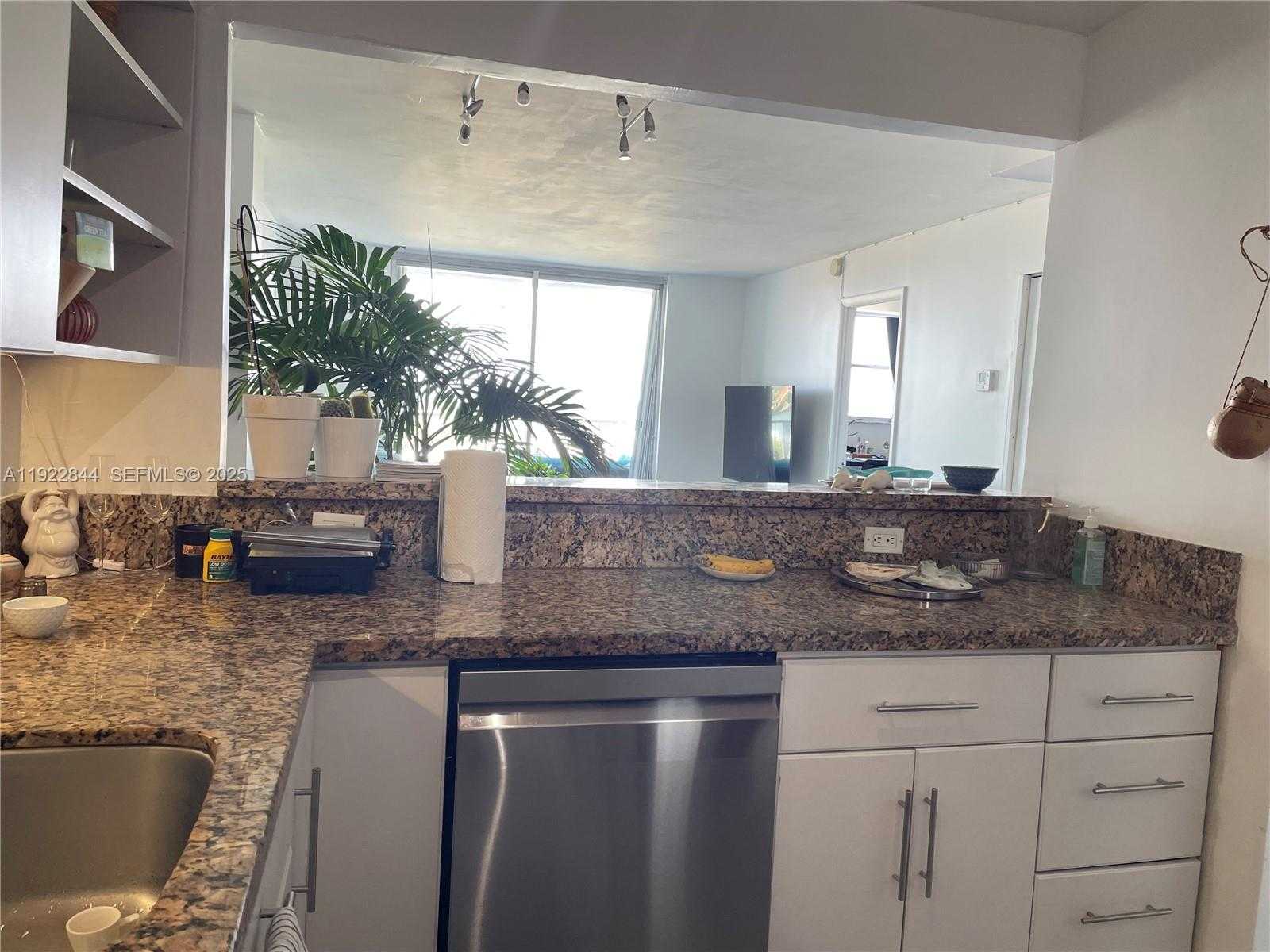 Small Image of 6900 BAY DR #7A, Miami Beach Number 5