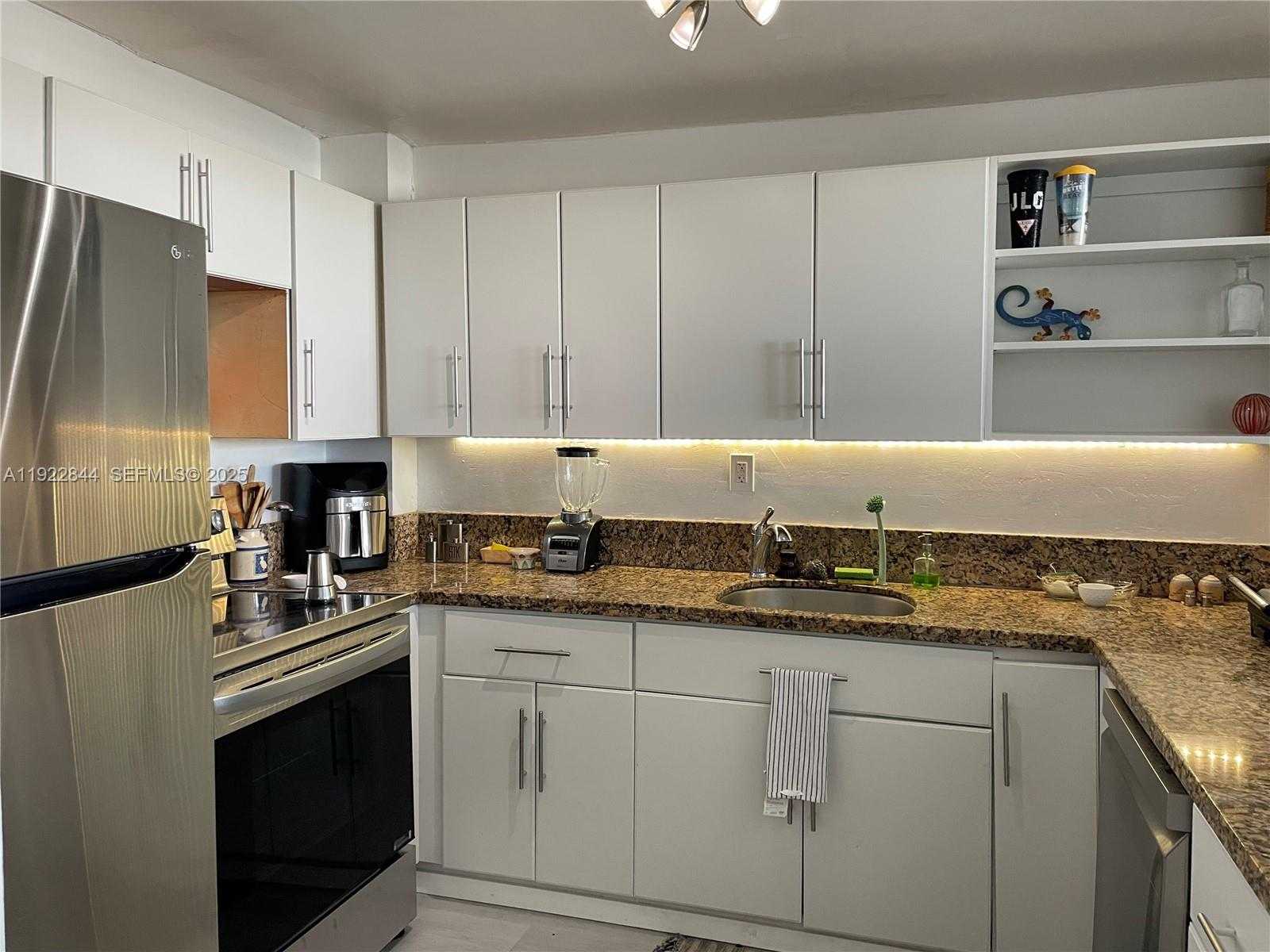 Small Image of 6900 BAY DR #7A, Miami Beach Number 6