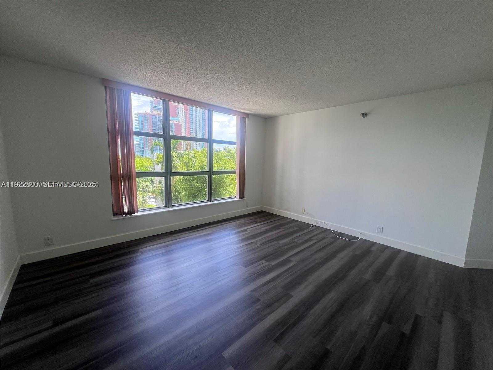 Imagen de Pequeño Objeto