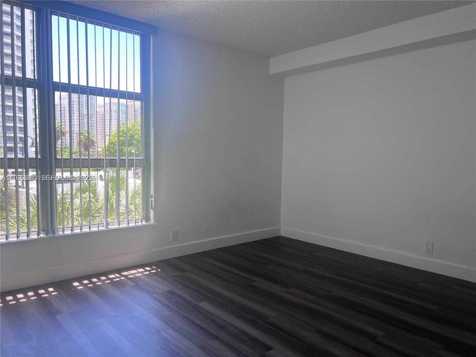 Imagen de Pequeño Objeto