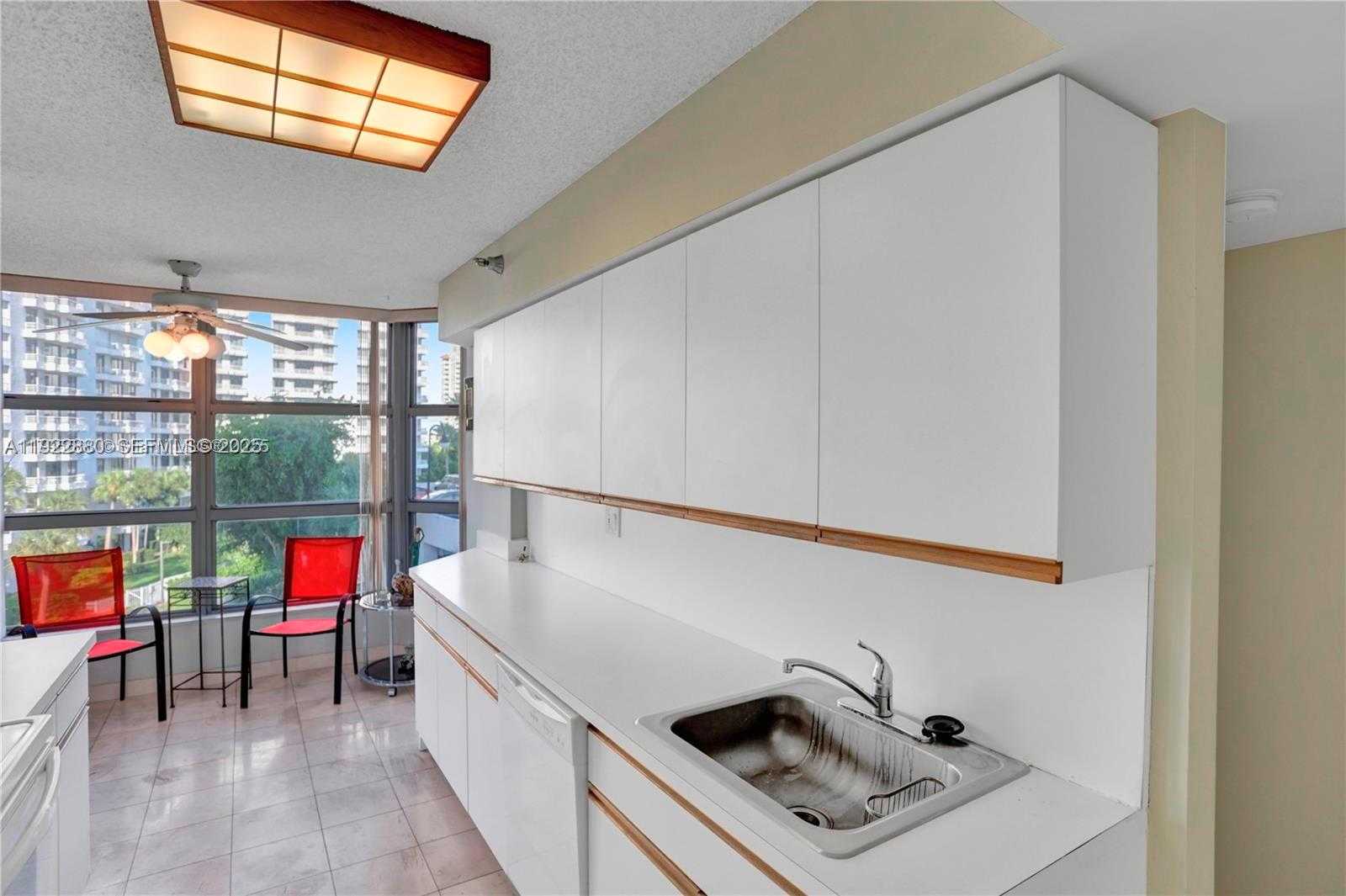 Imagen de Pequeño Objeto