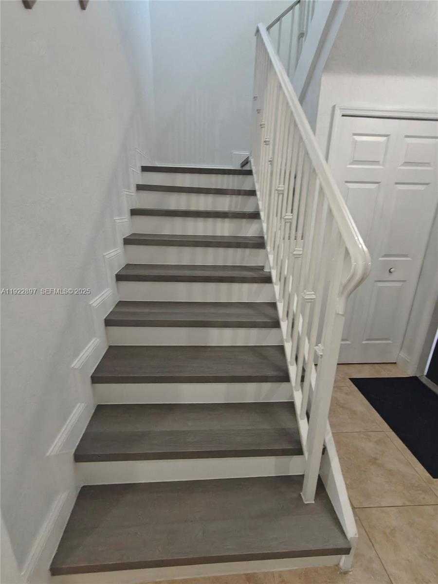 Small Image of 17847 NORTH WEST 74TH PATH, Hialeah Number 11