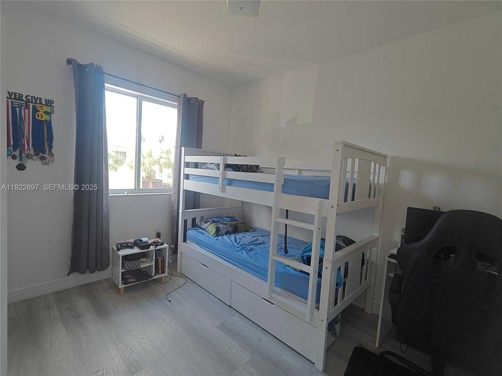 Small Image of 17847 NORTH WEST 74TH PATH, Hialeah Number 27