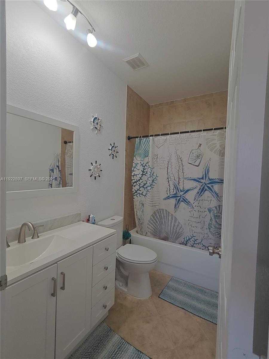 Small Image of 17847 NORTH WEST 74TH PATH, Hialeah Number 28