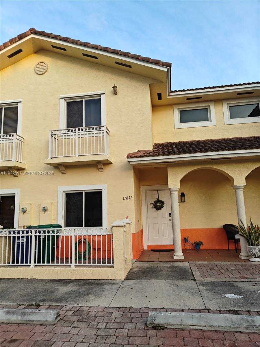 Small Image of 17847 NORTH WEST 74TH PATH, Hialeah Number 3