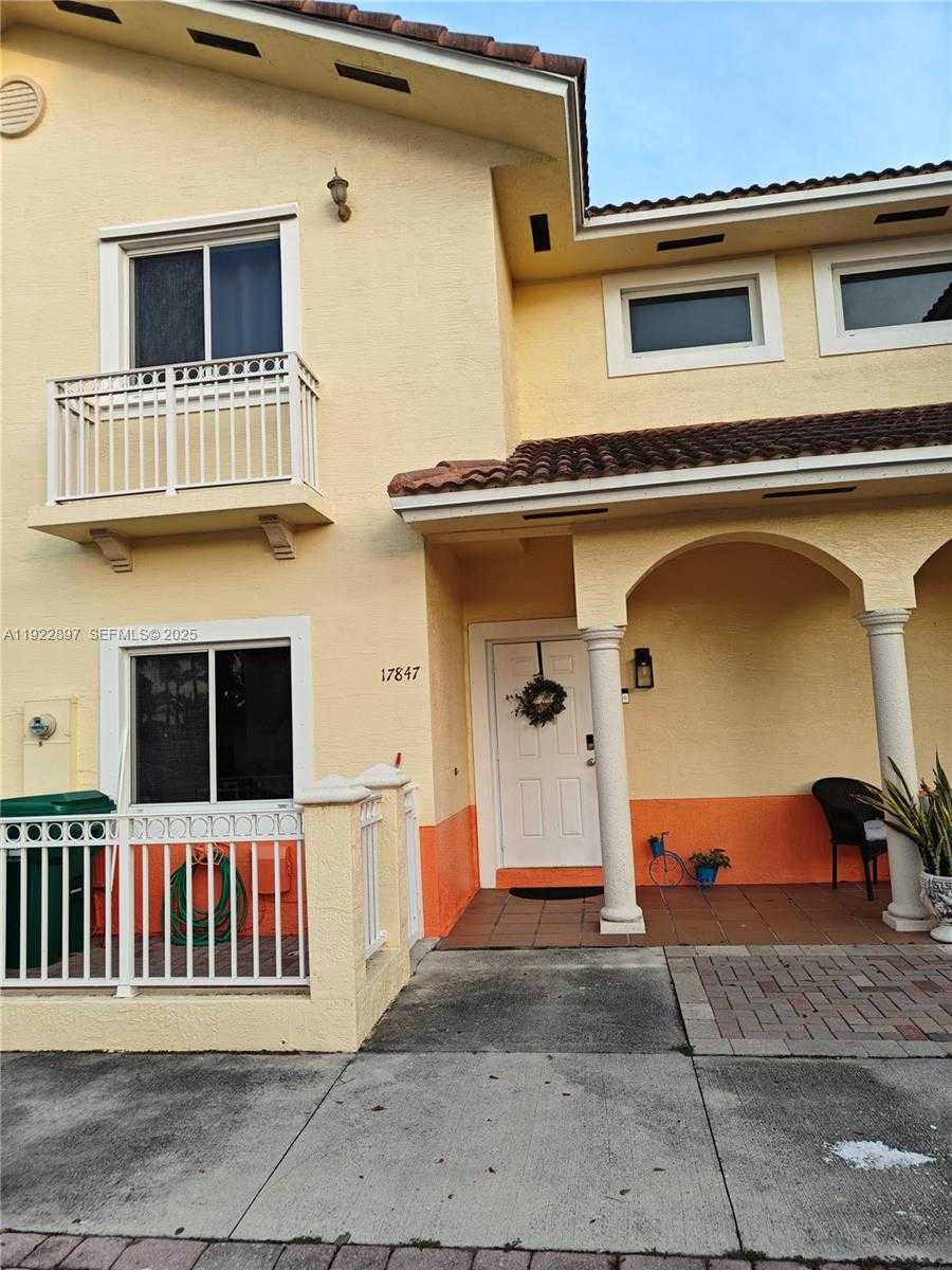 Small Image of 17847 NORTH WEST 74TH PATH, Hialeah Number 5