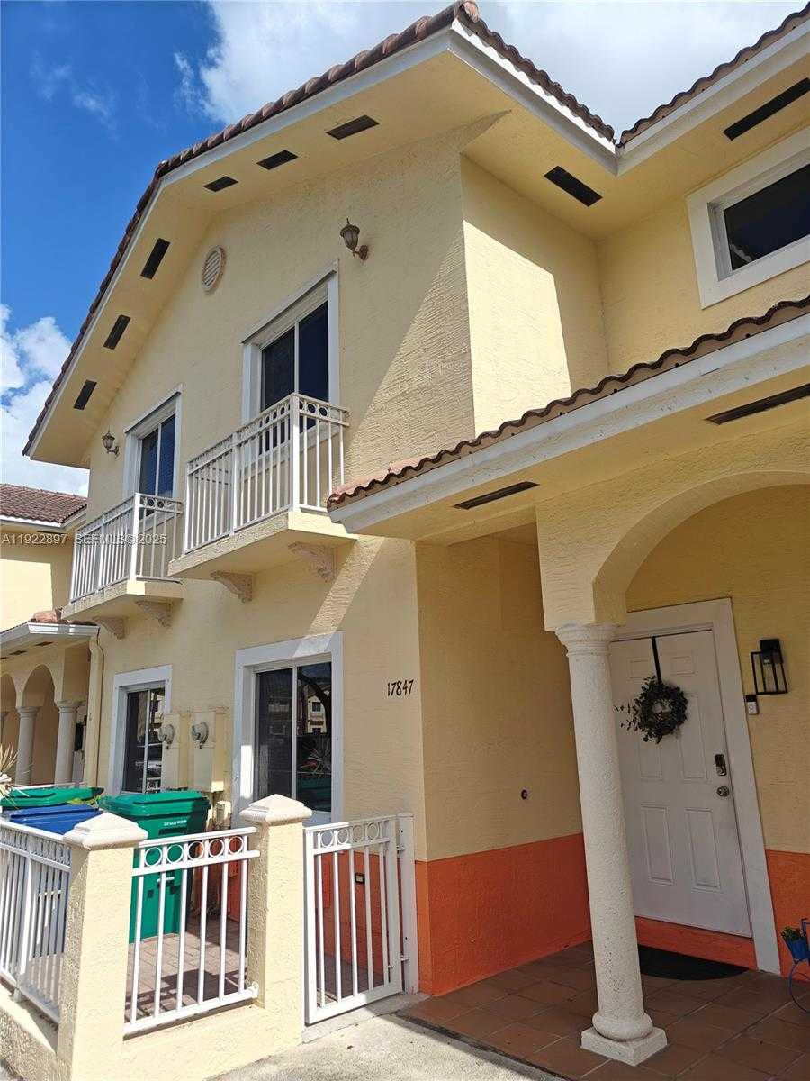 Small Image of 17847 NORTH WEST 74TH PATH, Hialeah Number 6