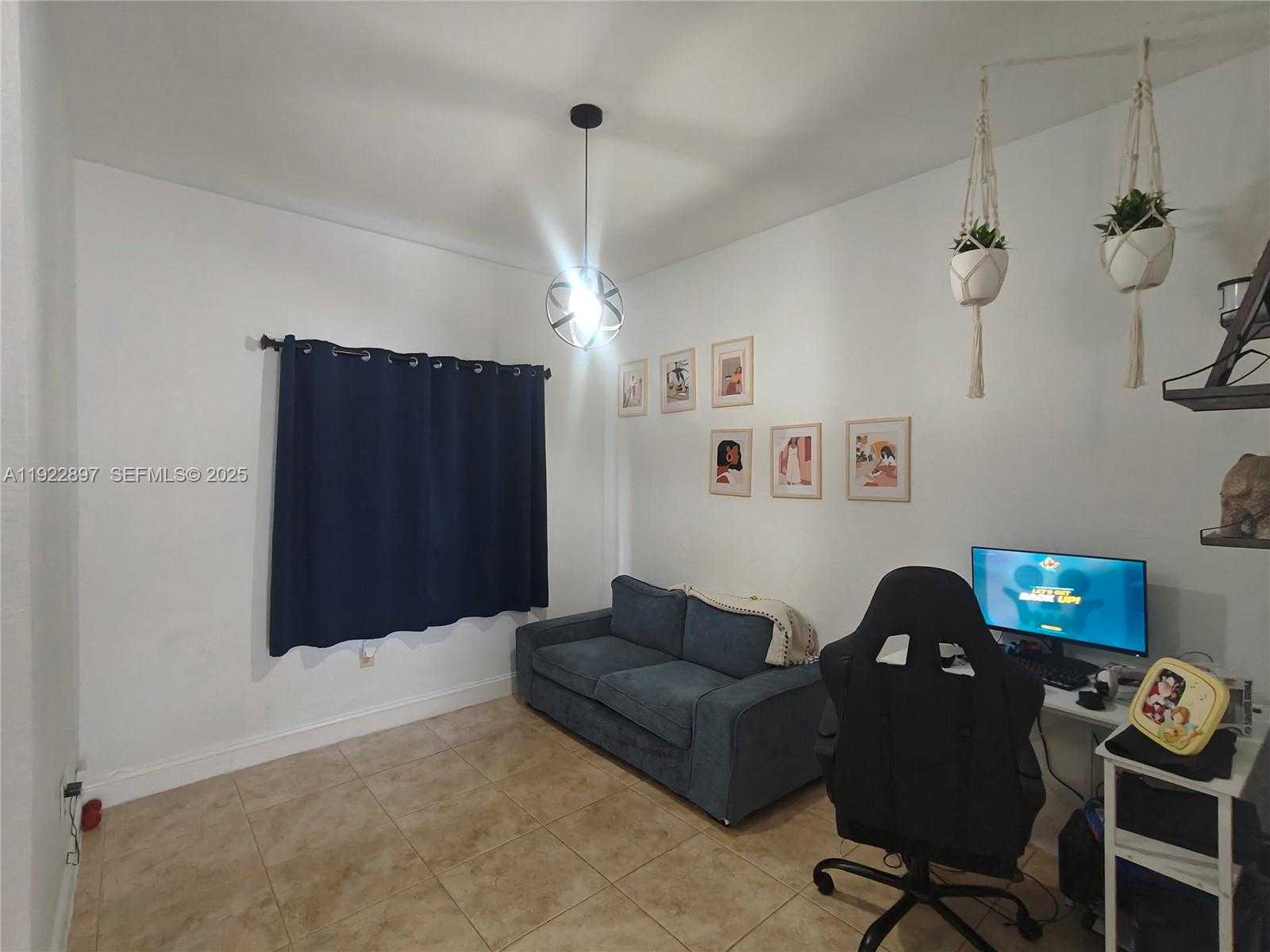 Small Image of 17847 NORTH WEST 74TH PATH, Hialeah Number 8