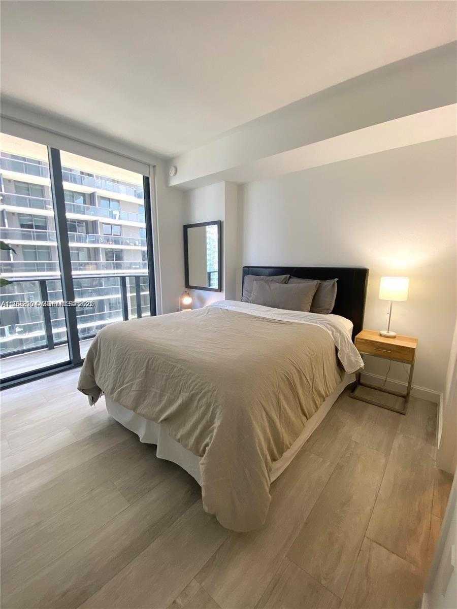 Imagen de Pequeño Objeto