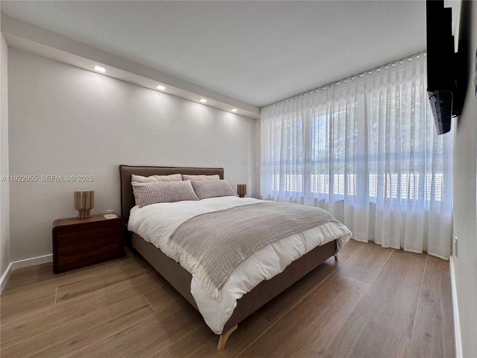 Small Image of 10230 COLLINS AVE #102, Bal Harbour Number 12