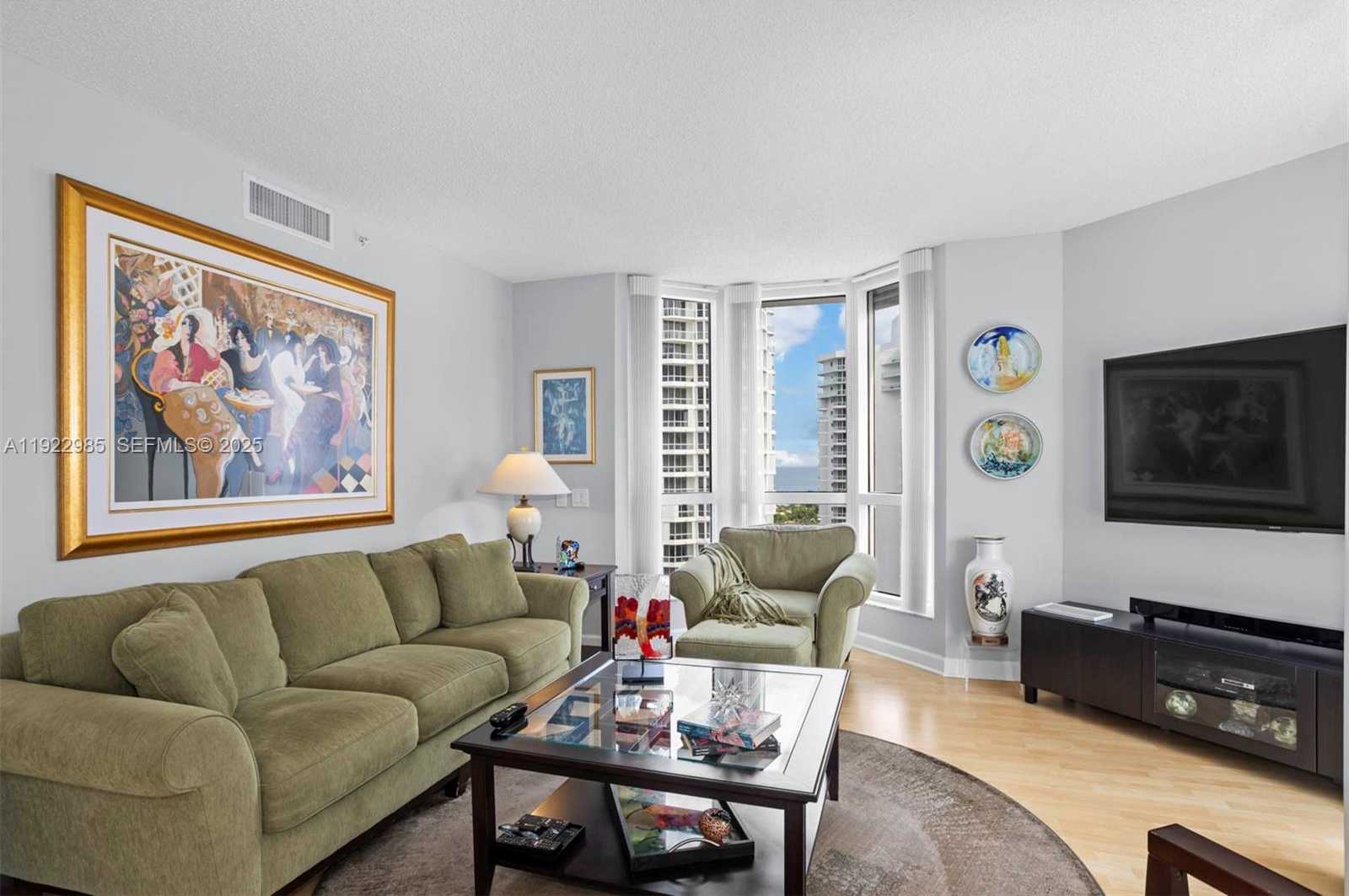 Small Image of 21205 YACHT CLUB DR #2403, Aventura Number 11