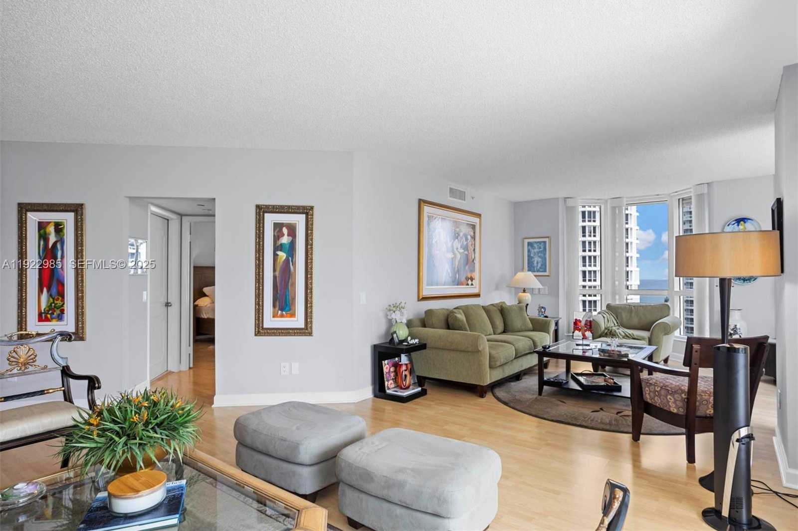 Small Image of 21205 YACHT CLUB DR #2403, Aventura Number 12