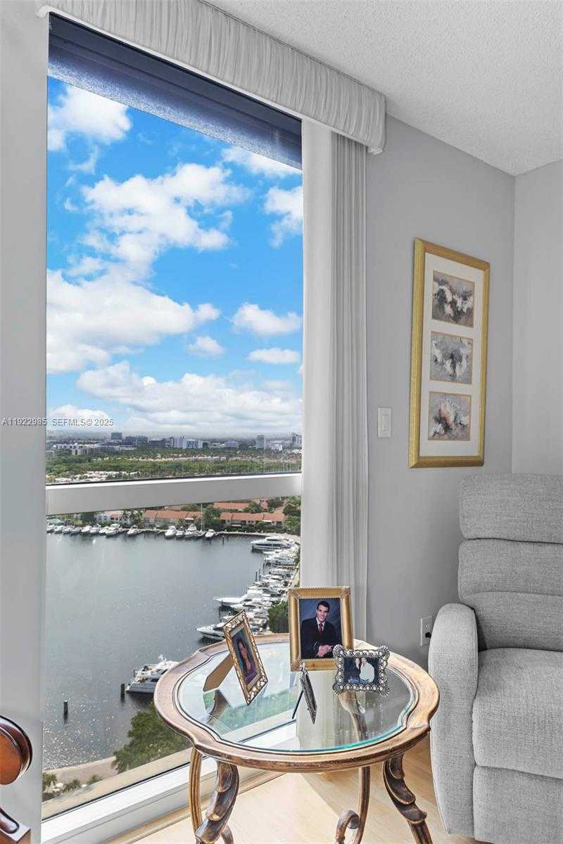 Small Image of 21205 YACHT CLUB DR #2403, Aventura Number 13