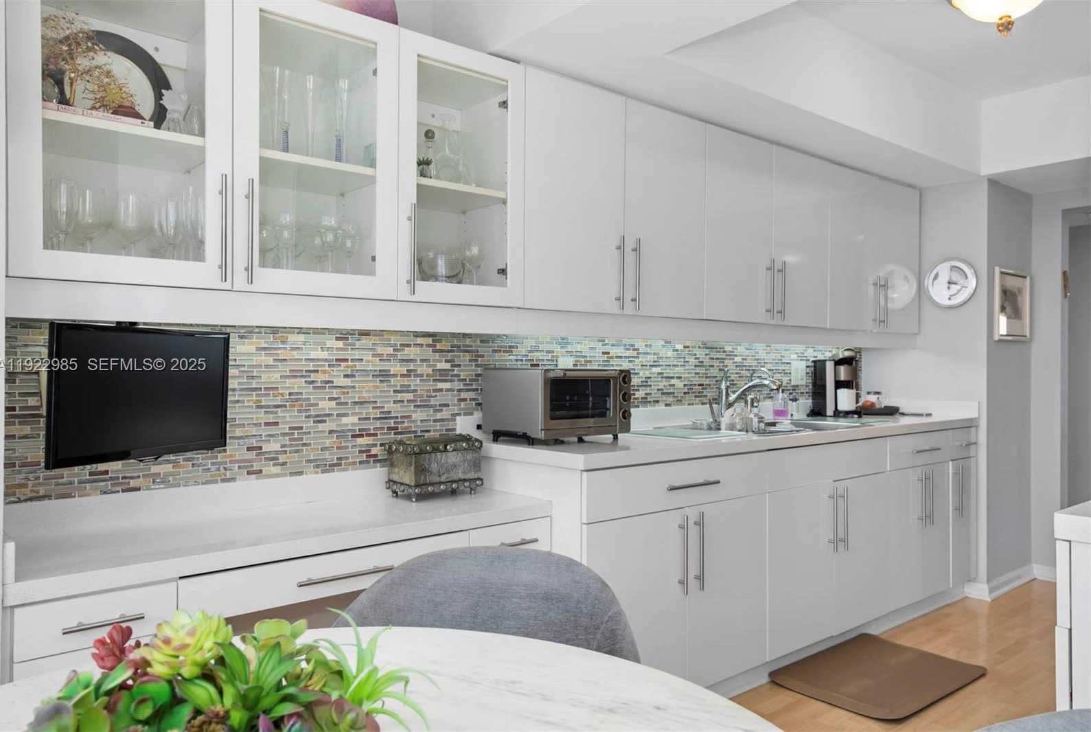 Small Image of 21205 YACHT CLUB DR #2403, Aventura Number 15