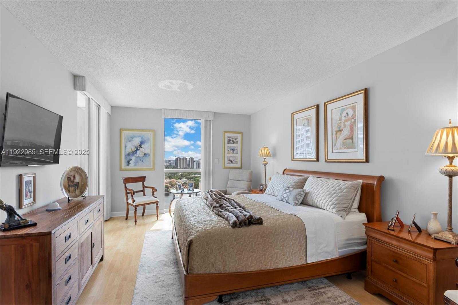 Small Image of 21205 YACHT CLUB DR #2403, Aventura Number 18