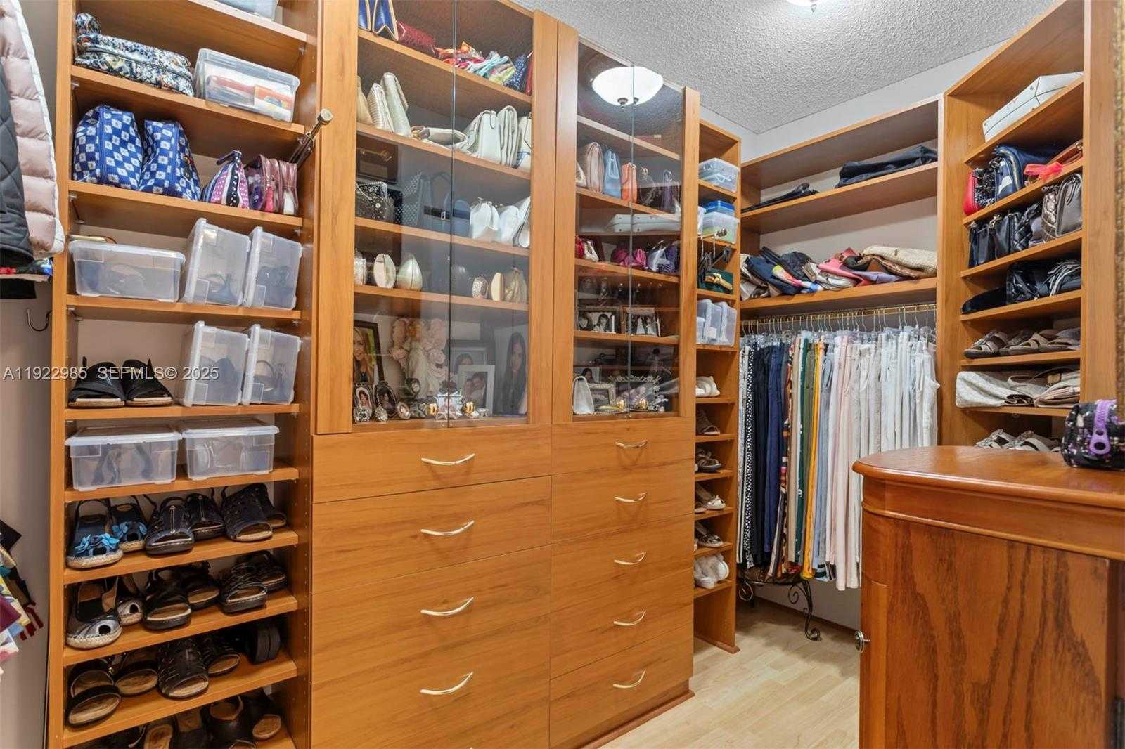 Small Image of 21205 YACHT CLUB DR #2403, Aventura Number 19