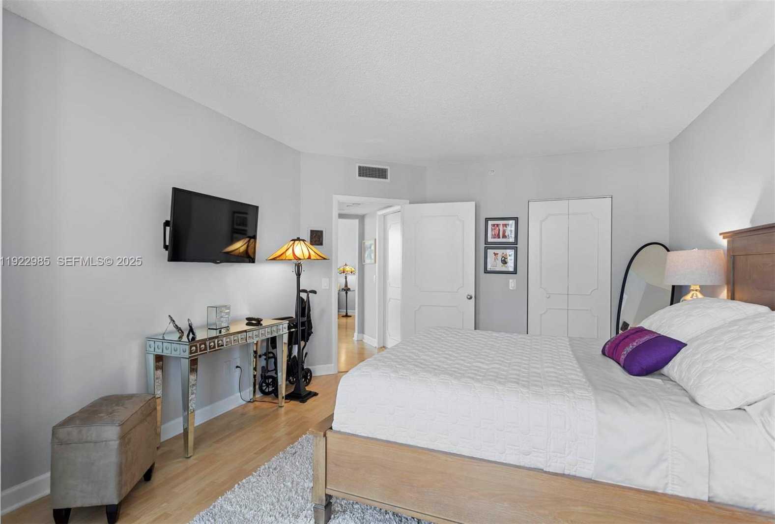 Small Image of 21205 YACHT CLUB DR #2403, Aventura Number 23