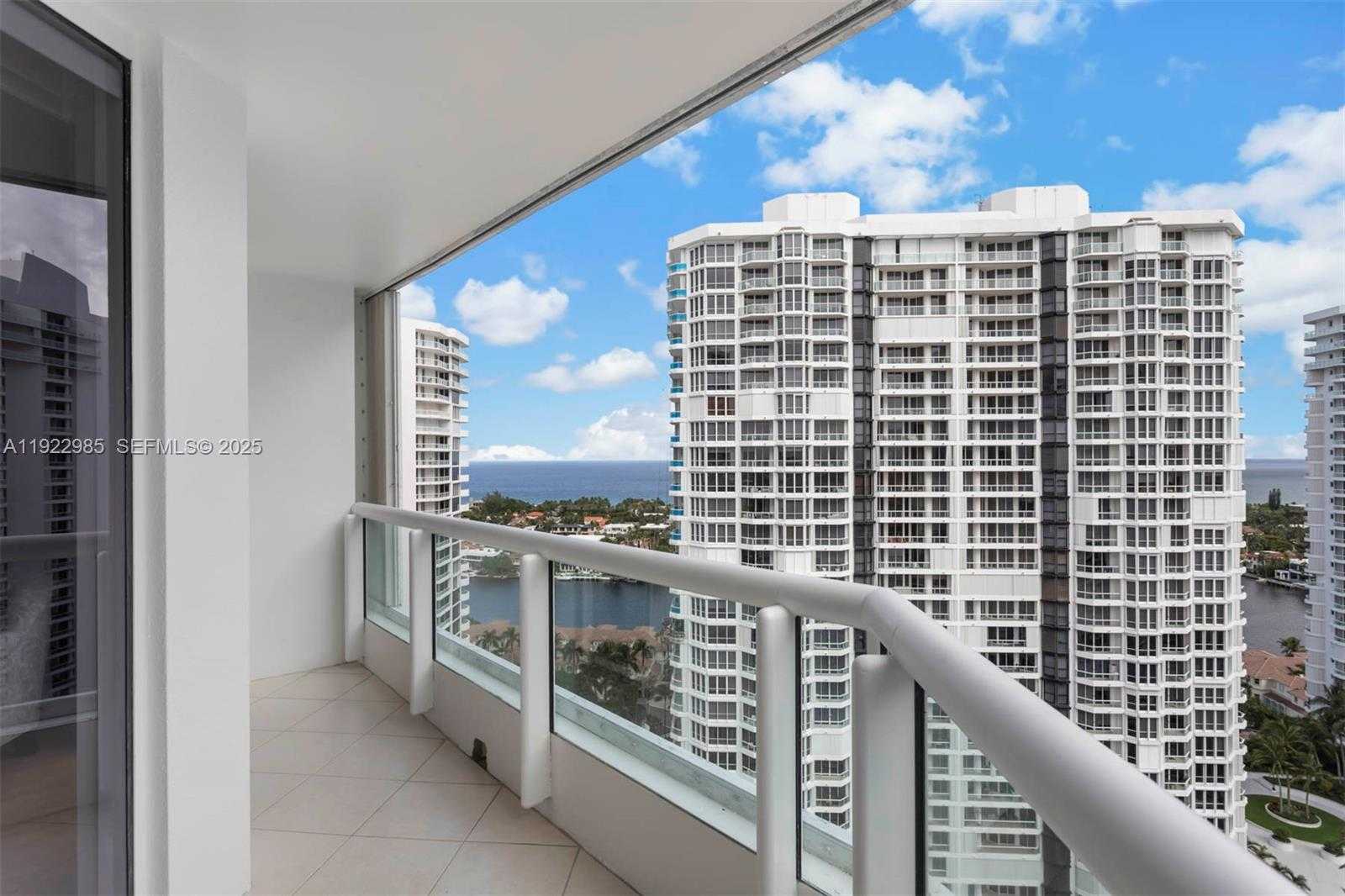 Small Image of 21205 YACHT CLUB DR #2403, Aventura Number 25