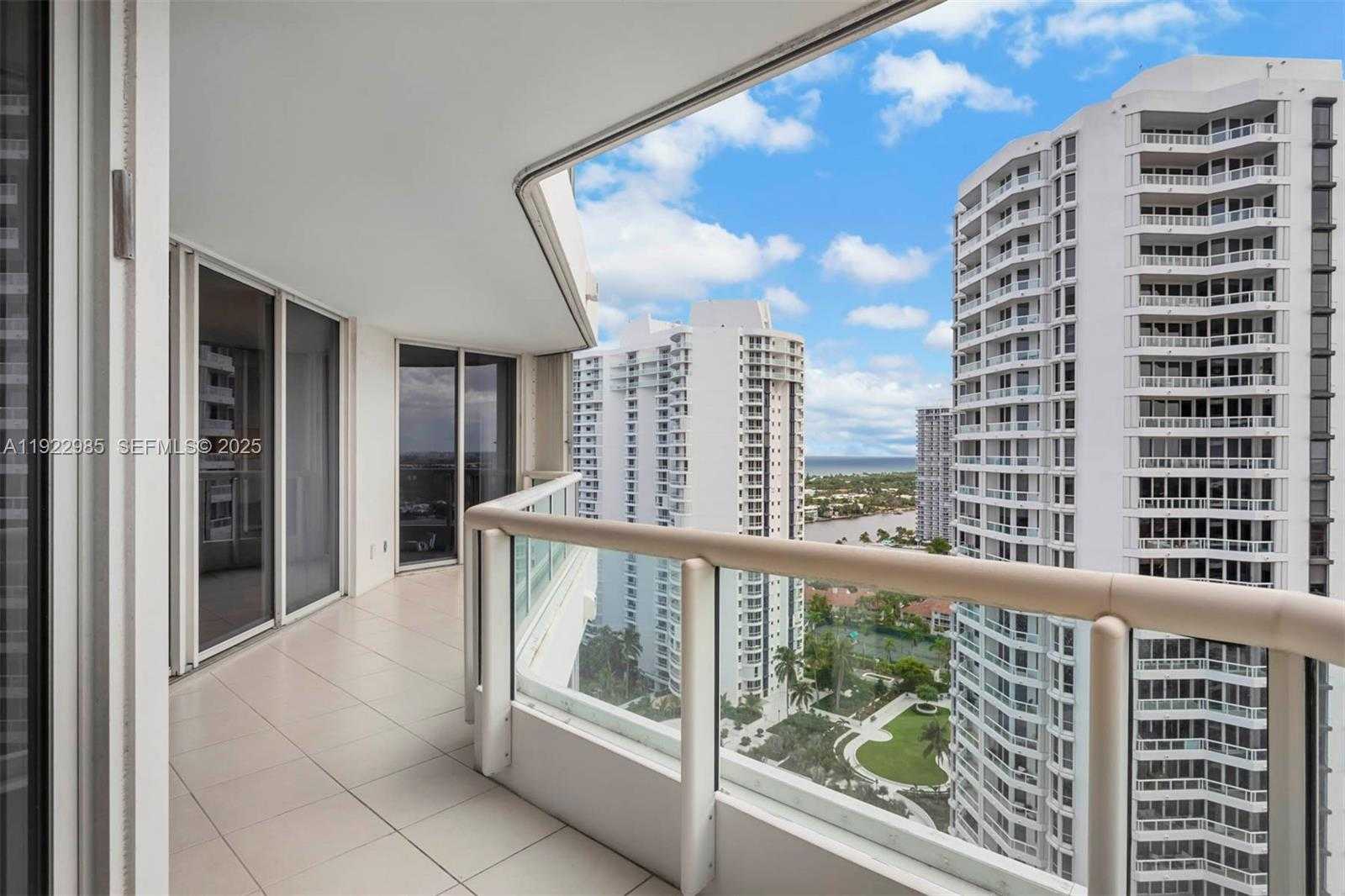 Small Image of 21205 YACHT CLUB DR #2403, Aventura Number 26