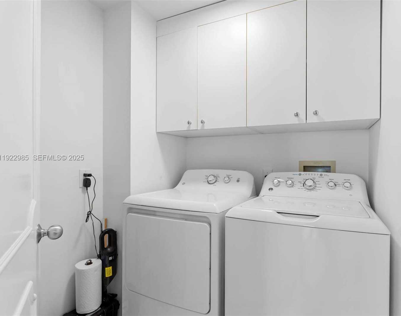 Small Image of 21205 YACHT CLUB DR #2403, Aventura Number 27