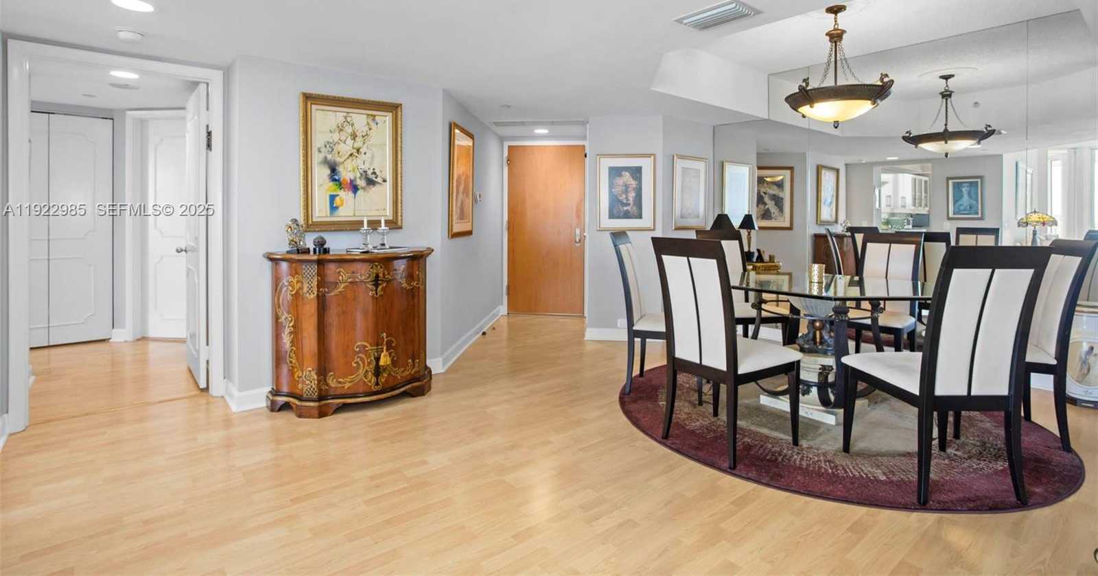 Small Image of 21205 YACHT CLUB DR #2403, Aventura Number 4