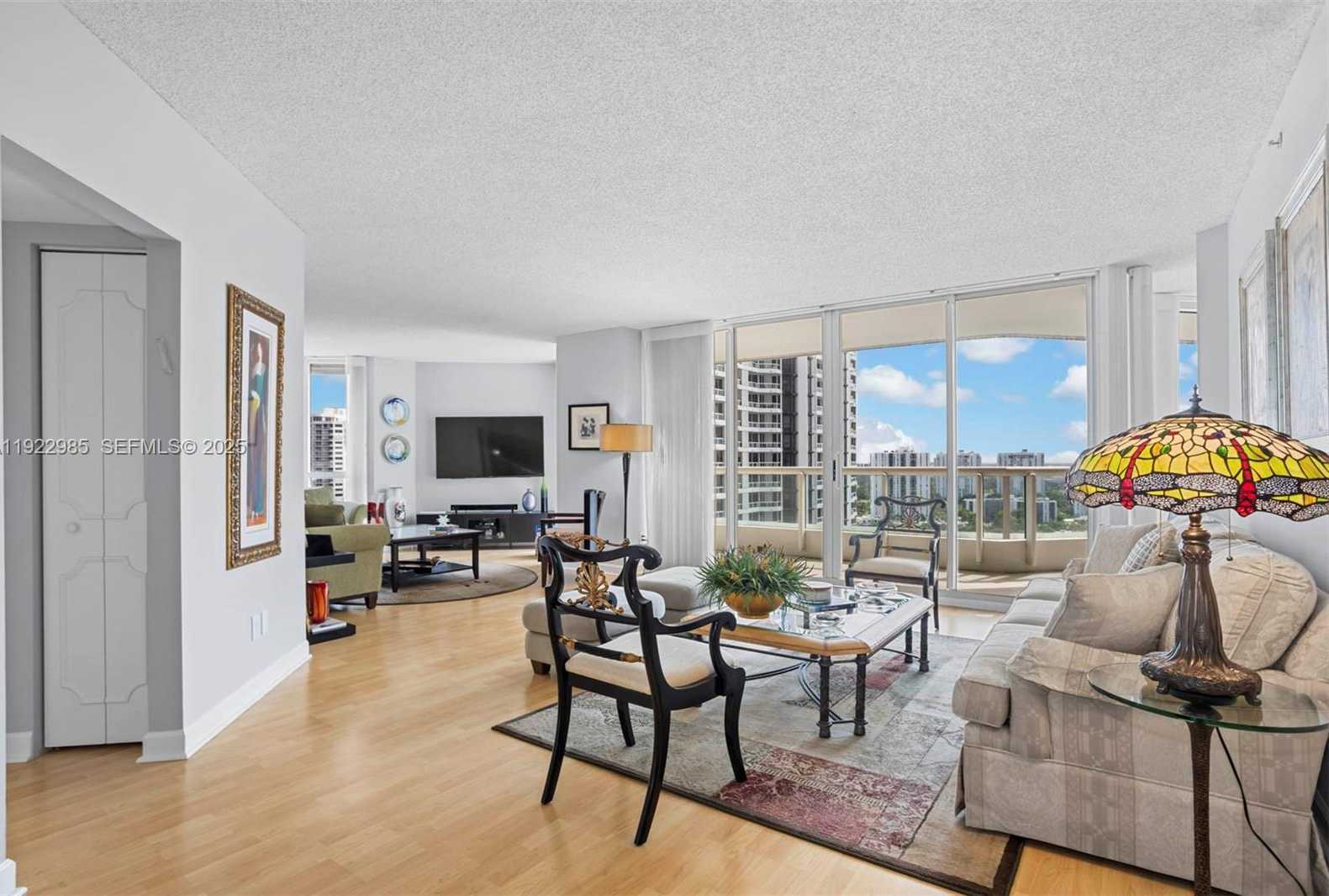 Small Image of 21205 YACHT CLUB DR #2403, Aventura Number 5