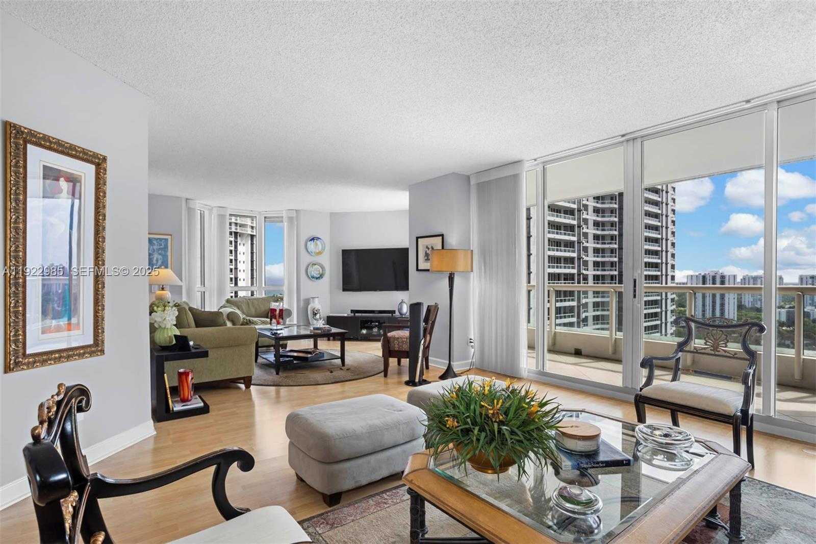 Small Image of 21205 YACHT CLUB DR #2403, Aventura Number 8