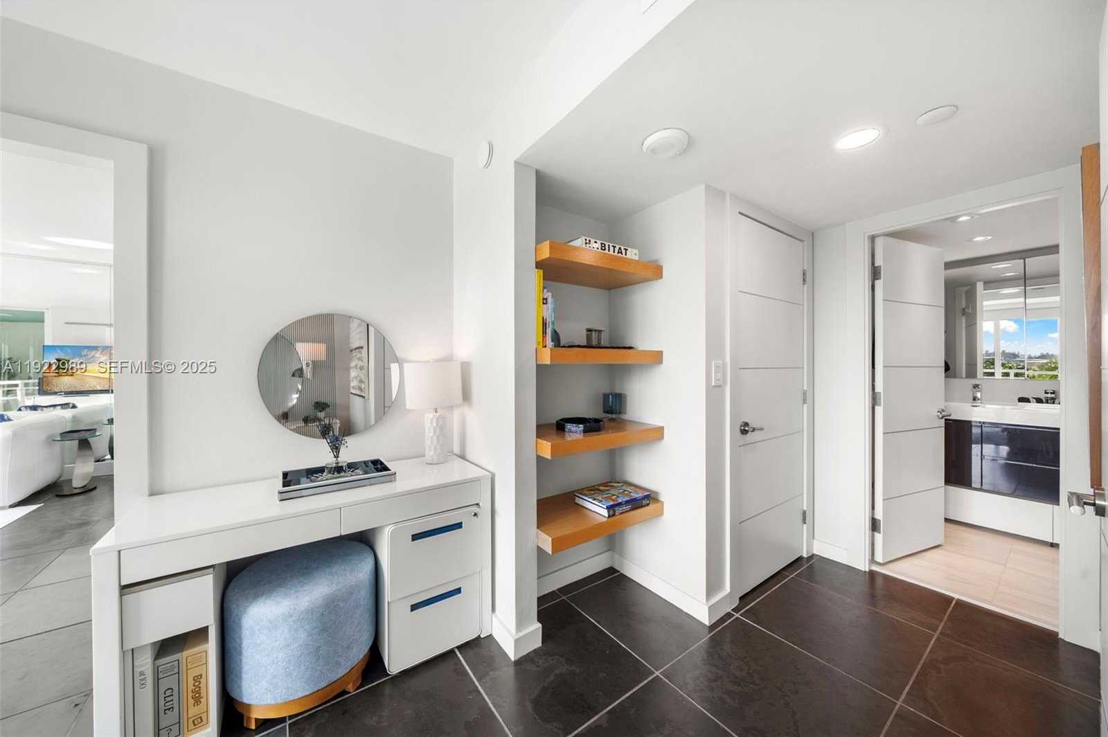Small Image of 400 SOUTH POINTE DR #401, Miami Beach Number 19