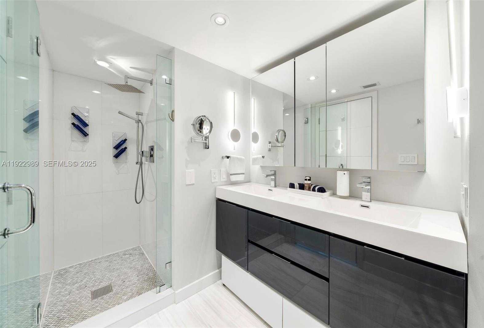 Small Image of 400 SOUTH POINTE DR #401, Miami Beach Number 21