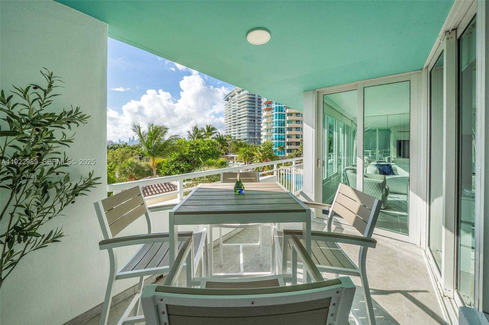 Small Image of 400 SOUTH POINTE DR #401, Miami Beach Number 24