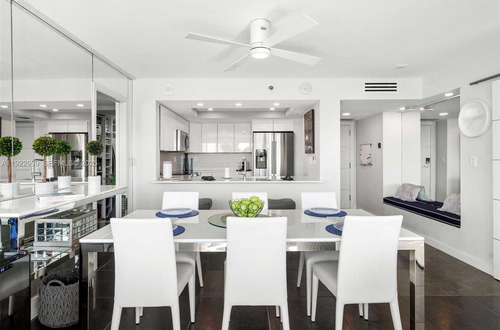 Small Image of 400 SOUTH POINTE DR #401, Miami Beach Number 3