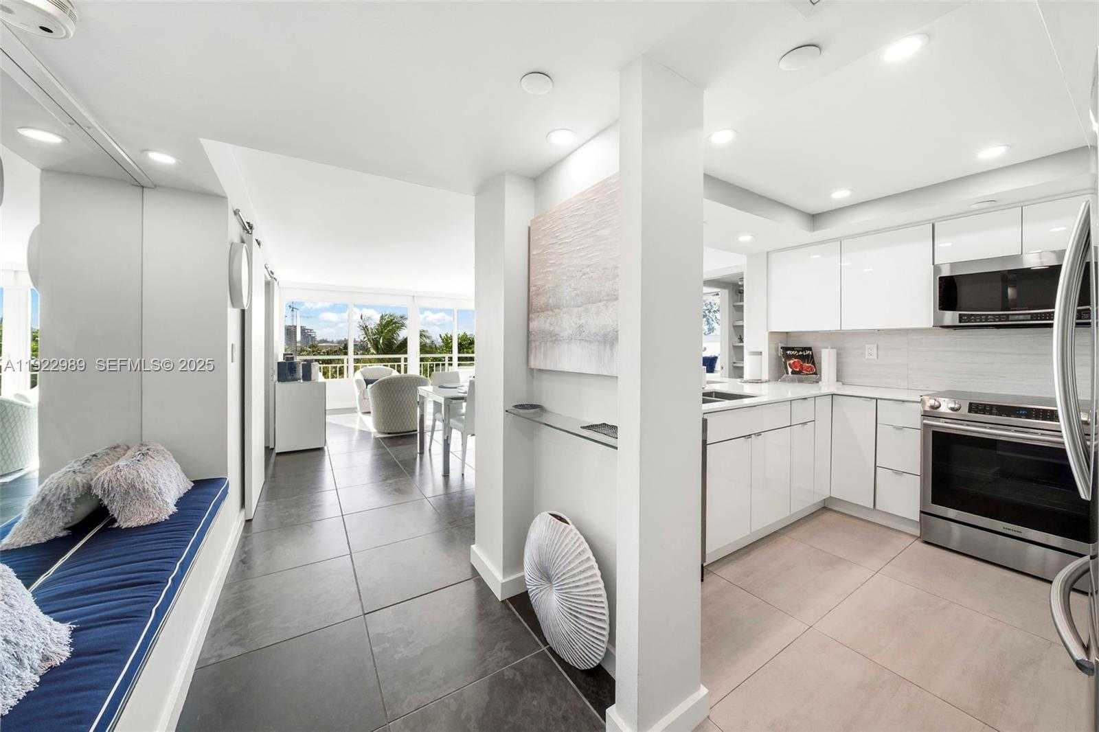 Small Image of 400 SOUTH POINTE DR #401, Miami Beach Number 4