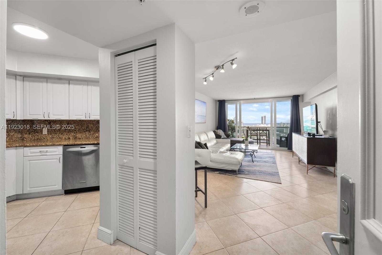 Small Image of 1900 SUNSET HARBOUR DR #2115, Miami Beach Number 11