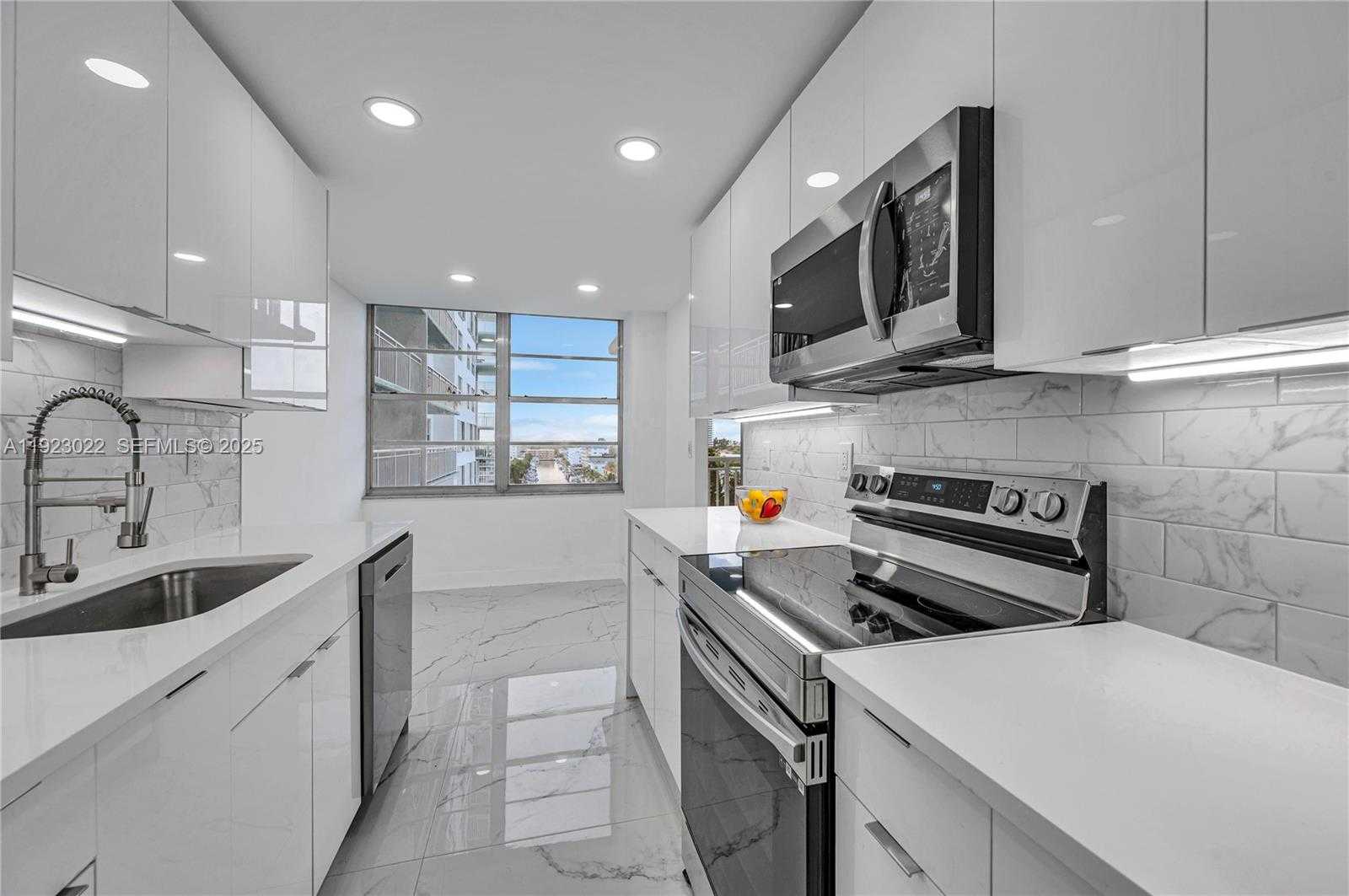 Small Image of 301 174TH ST #820, Sunny Isles Beach Number 12
