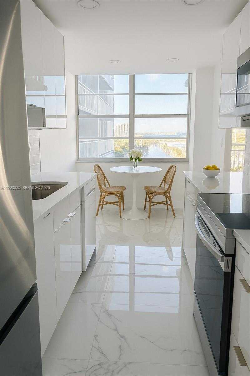 Small Image of 301 174TH ST #820, Sunny Isles Beach Number 4