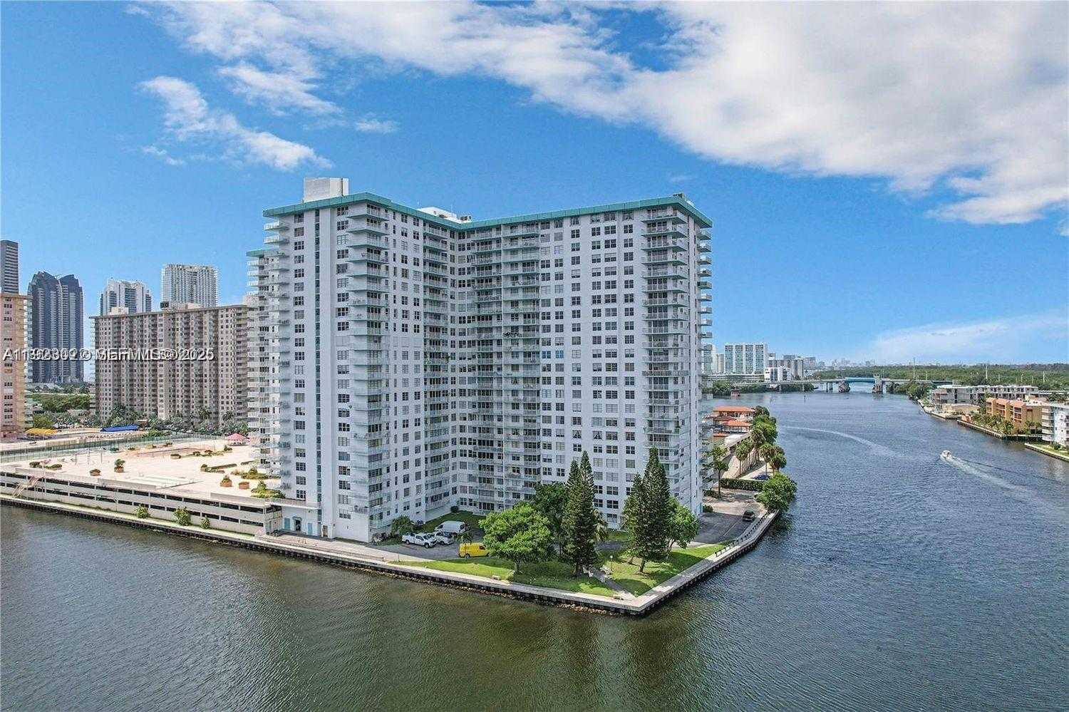 Small Image of 301 174TH ST #820, Sunny Isles Beach Number 5
