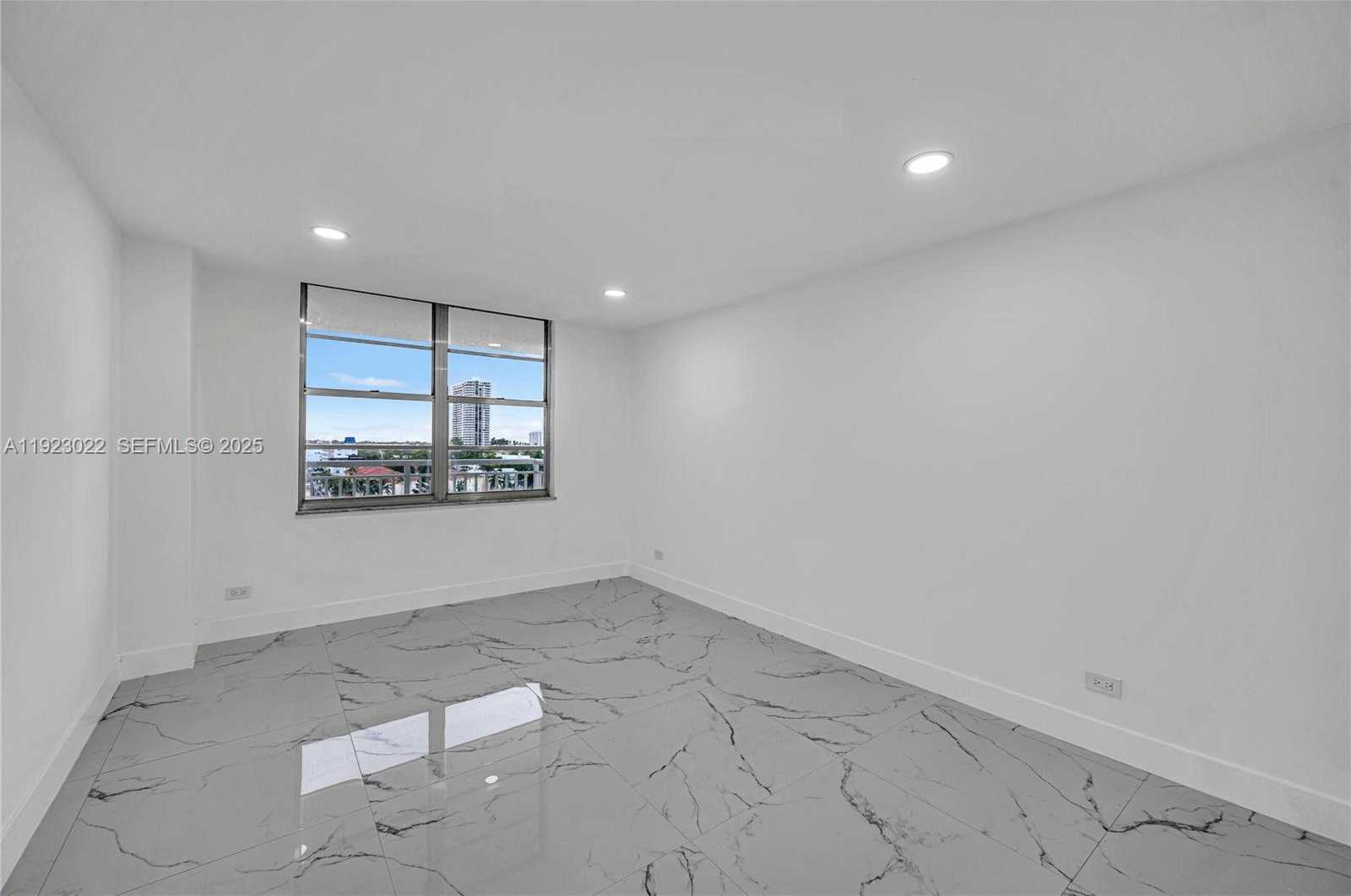 Small Image of 301 174TH ST #820, Sunny Isles Beach Number 7