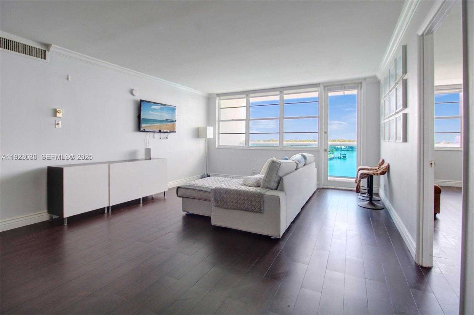 Small Image of 6770 INDIAN CREEK DR #6O, Miami Beach Number 3