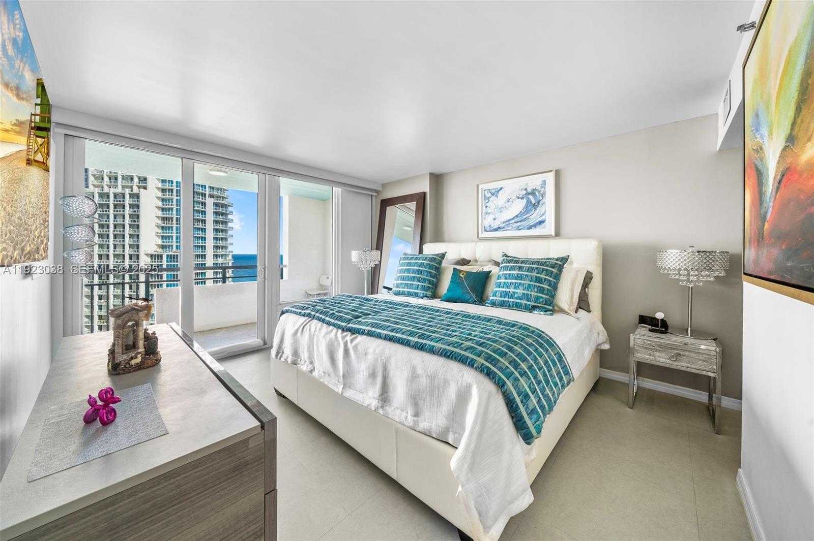 Small Image of 400 SOUTH POINTE DR #2208, Miami Beach Number 15
