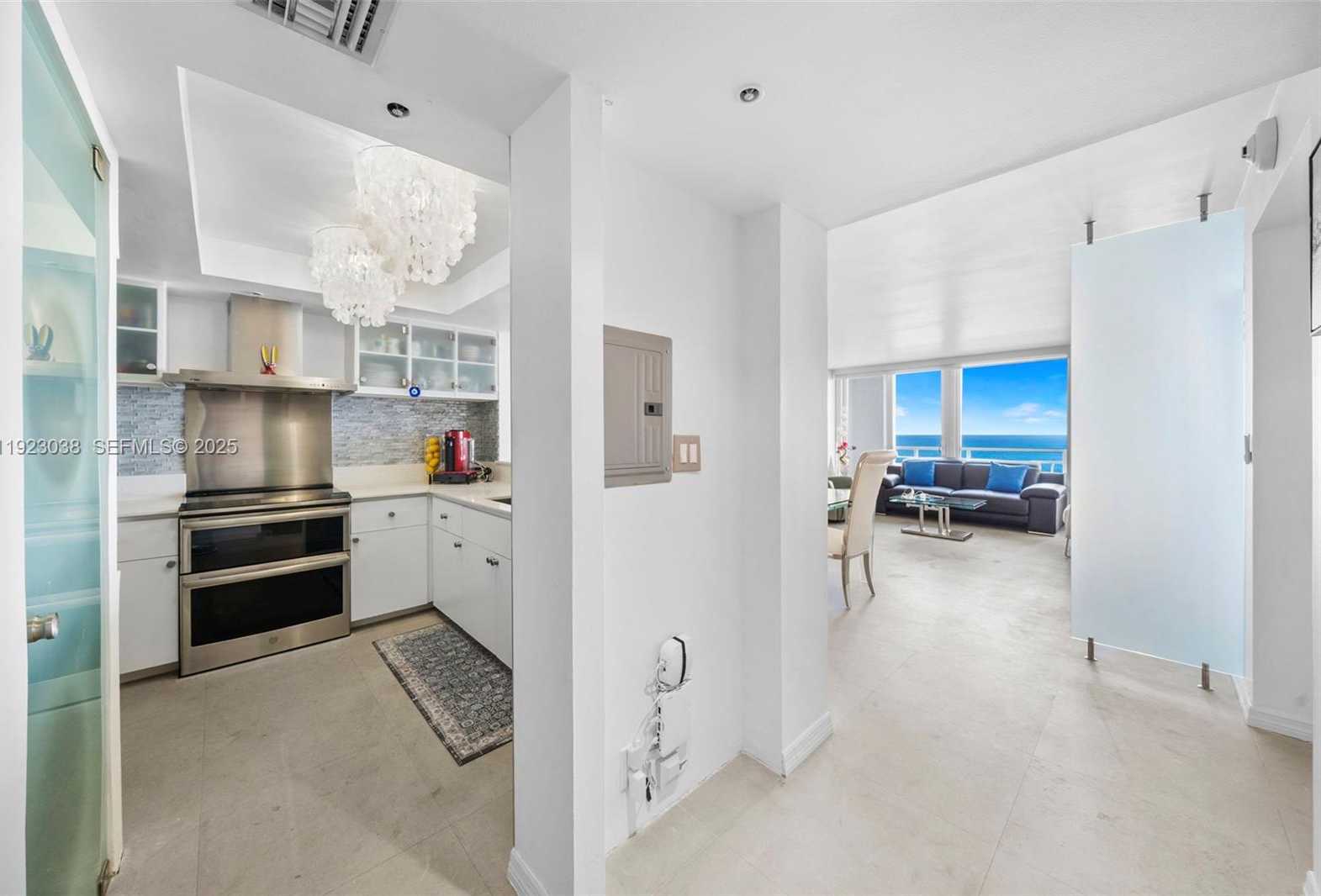 Small Image of 400 SOUTH POINTE DR #2208, Miami Beach Number 6