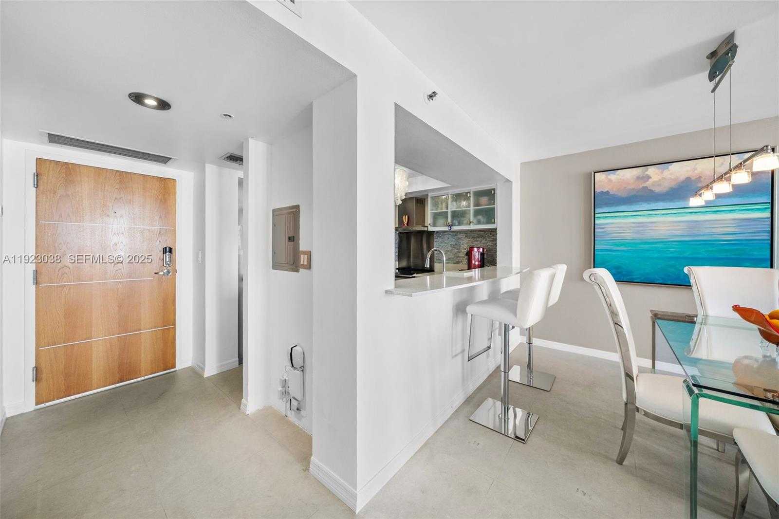 Small Image of 400 SOUTH POINTE DR #2208, Miami Beach Number 7