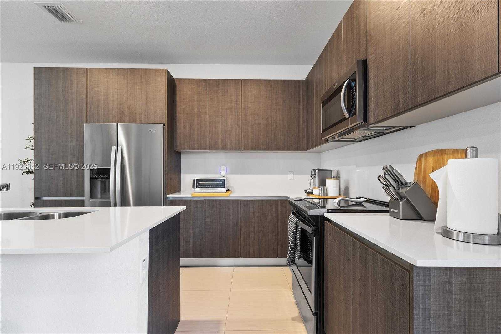 Small Image of 500 SOUTH WEST 91ST AVE, Miami Number 10