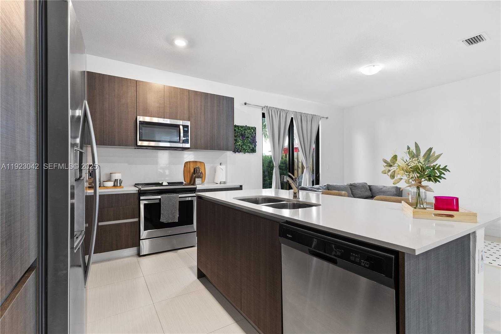 Small Image of 500 SOUTH WEST 91ST AVE, Miami Number 11